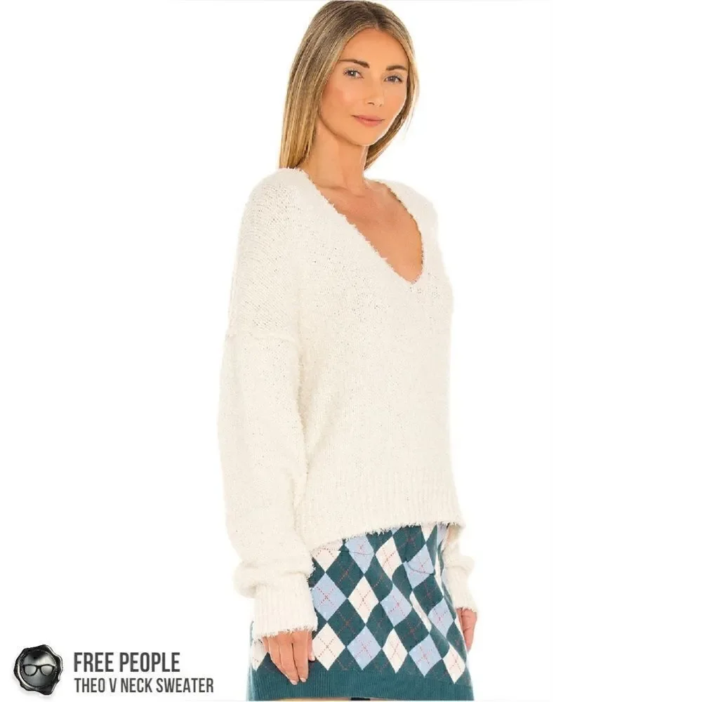 FREE PEOPLE THEO V NECK SWEATER IN CREAM WOMEN’S MEDIUM OVERSIZED SMALL FUZZY